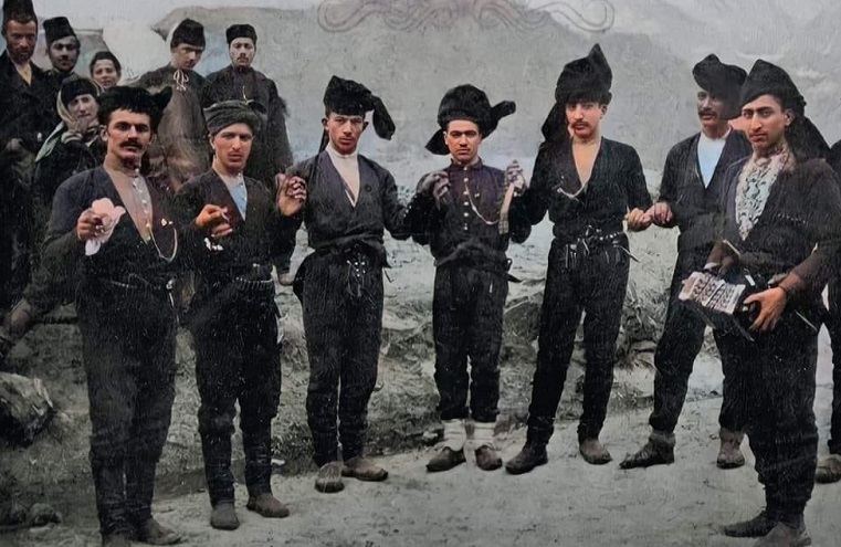 RİZE FOLKLORUNDA ENSTRÜMANLAR