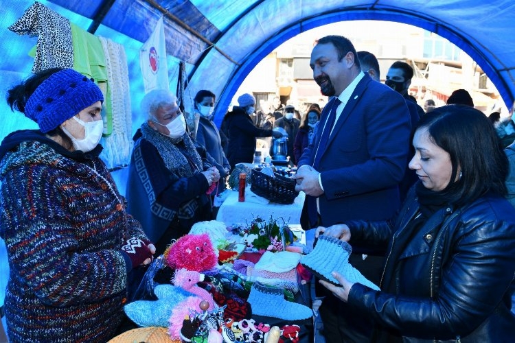 İzmir'de Çiğli'nin emektar kadınlarından burs desteği
