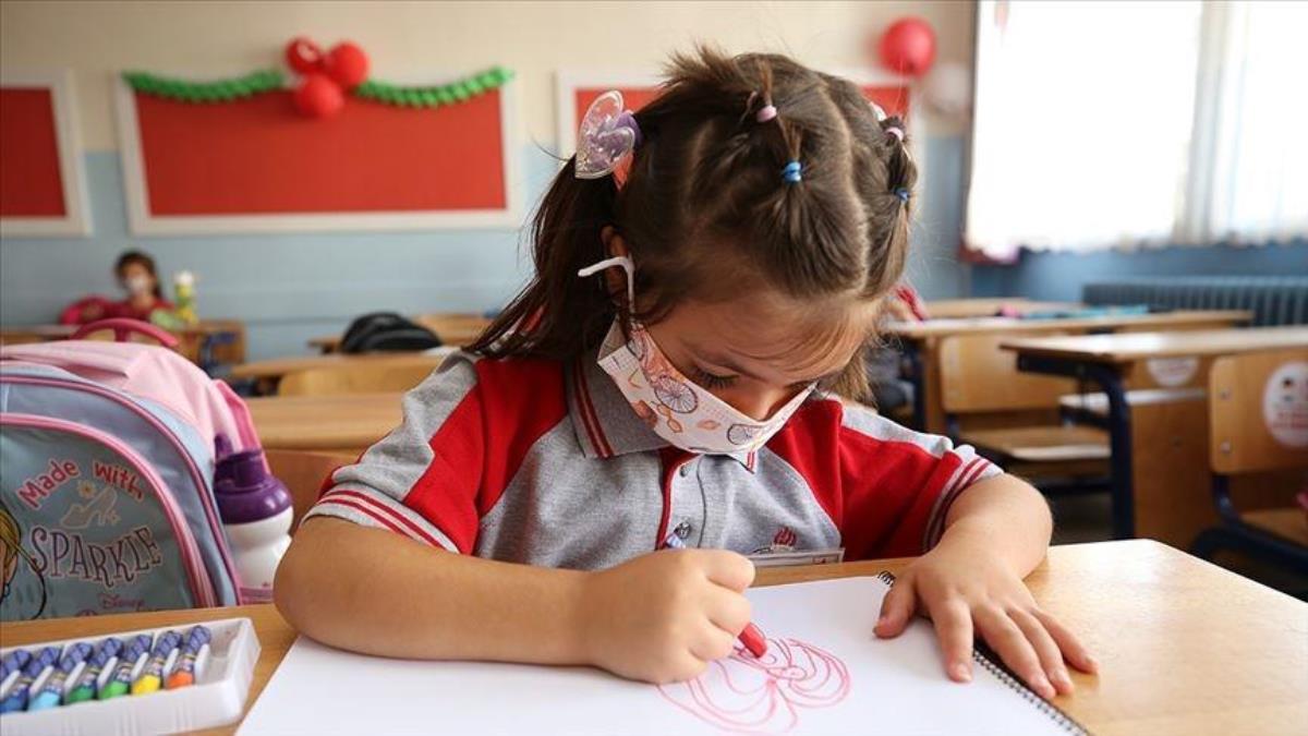 İlkokullar ne zaman açılıyor? İlkokullar hangi tarihte açılacak? Ara tatil ne zaman? 2022-2023 takvimi açıklandı mı?
