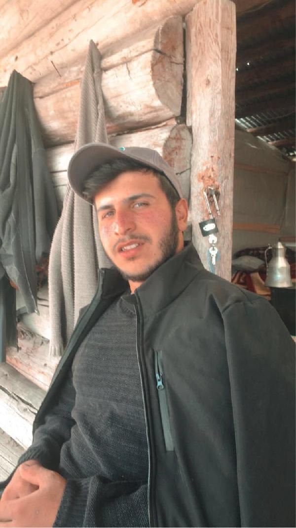 Sürüsüne doğru gelen ayıyı görüntüledi; 'Yolu şaşırmışsın kanka' diye bağırdı