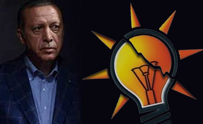 Eski bakandan AKP yorumu: Görevden almalar ve istifalar devam edecek