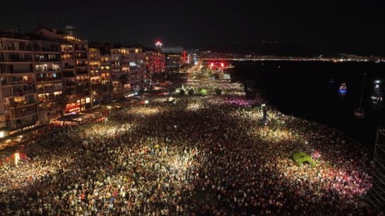 Tarkan konserine kaç kişi katıldı? İzmir Tarkan konserine katılan kişi sayısı kaç?