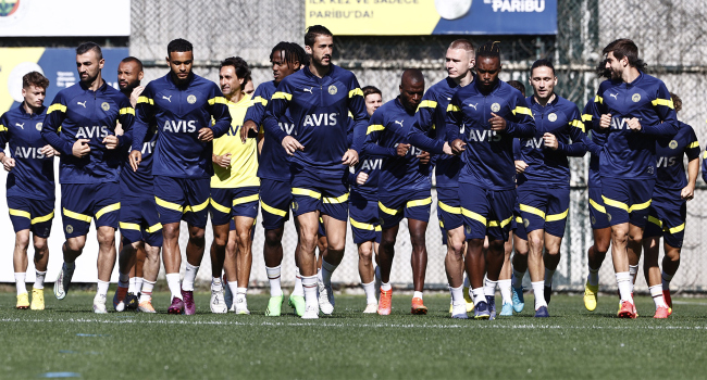Fenerbahçe'nin kamp kadrosu açıklandı