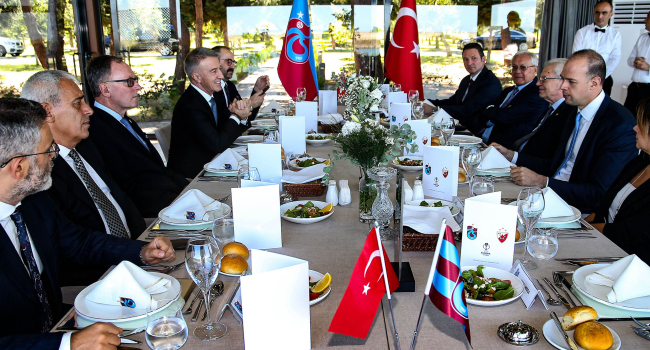 Trabzonspor'dan Kızılyıldız yöneticilerine dostluk yemeği