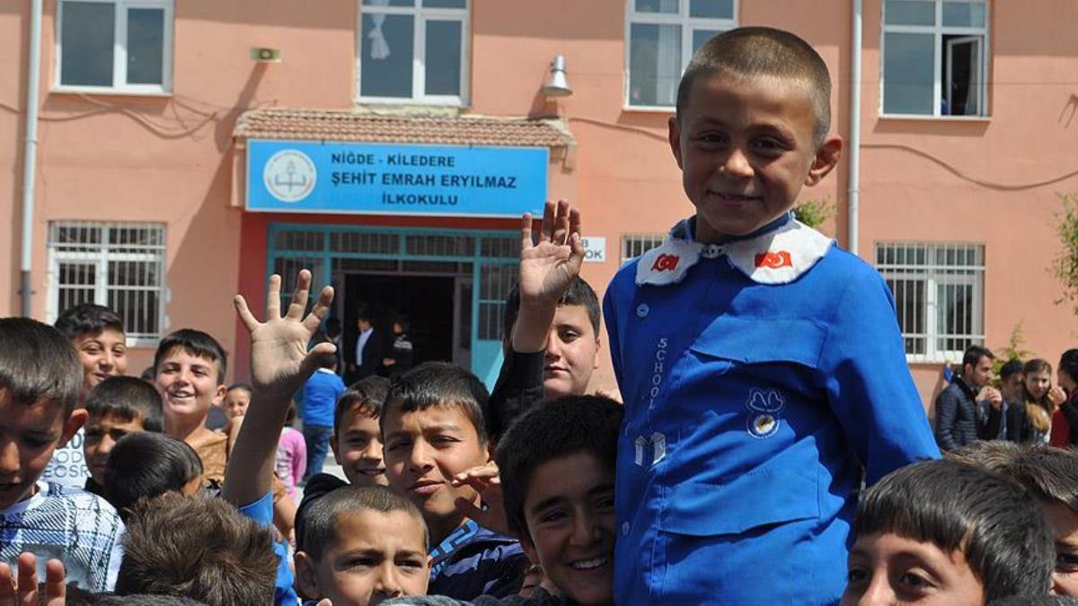 Okulda forma giymek zorunlu mu? Okulda serbest kıyafet giyilebiliyor mu?