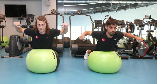 Milliler salonda çalıştı