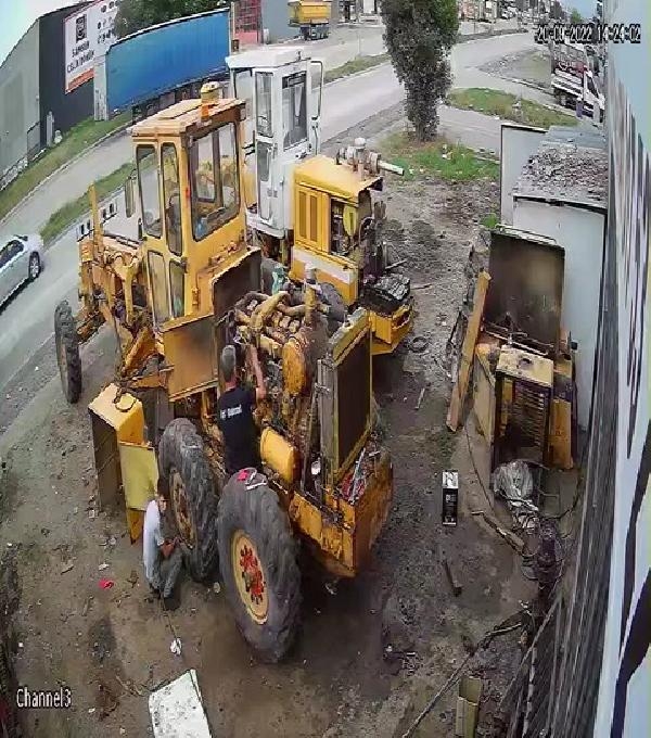 Şişirdiği iş makinesi lastiği patlayınca savrularak yaralandı 