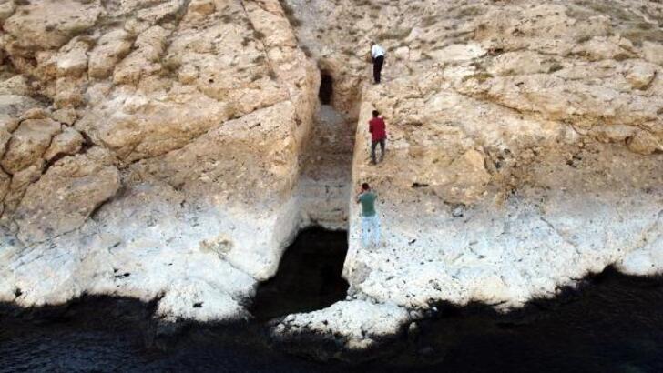 Liman kalıntıları ortaya çıktı, defineciler bölgeyi köstebek yuvasına çevirdi
