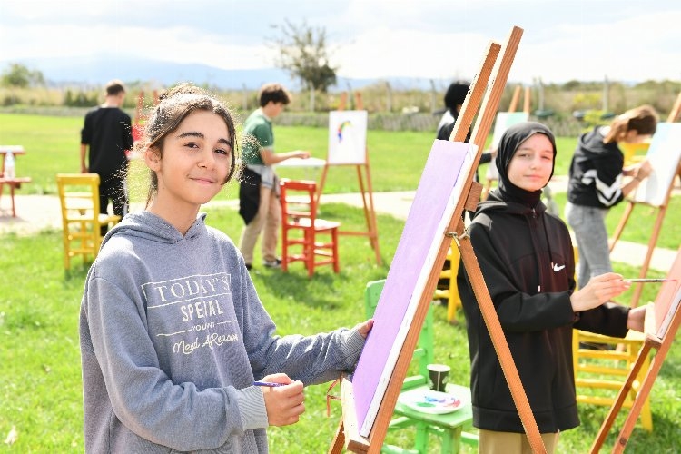 Bursa Mustafakemalpaşa'da genç ressamlar can dostlarıyla buluştu