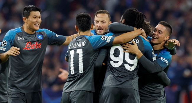 Napoli deplasmanda Ajax'ı dağıttı