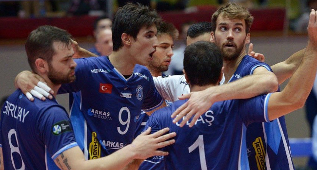 Arkas deplasmanda galip