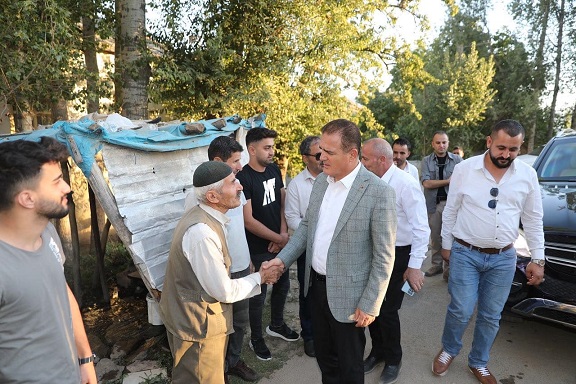 Vali Hane Ziyaretlerini Sürdürüyor