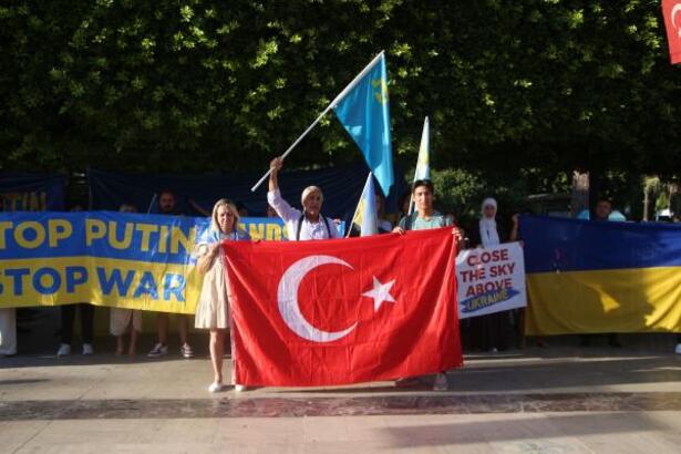 Adana'da yaşayan Ukraynalılardan Rusya'nın füzeli saldırılarına tepki