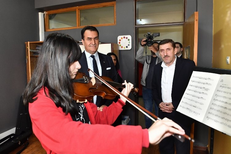 Bursa Osmangazi'de Başkan Dündar’dan sanat dolu ziyaret