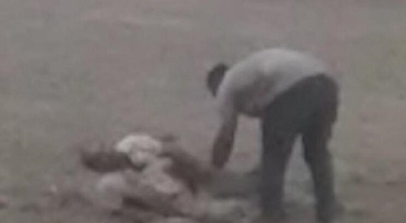 Husumetlisini otomobilde bıçakladı, sürüklediği tarlada darbetti; o anlar kamerada