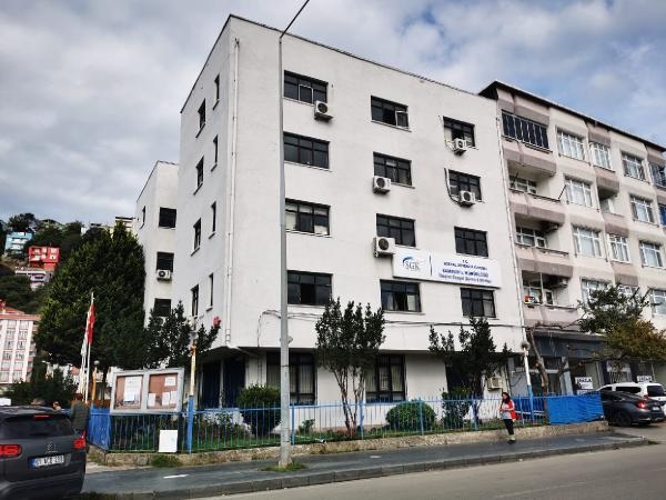 Samsun'da kolonlarında korozyon tespit edilen SGK binasına tahliye