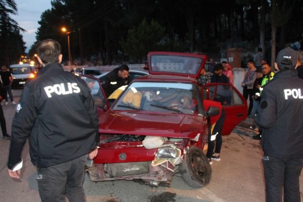 Tokat'ta 2 otomobil çarpıştı: 5 yaralı