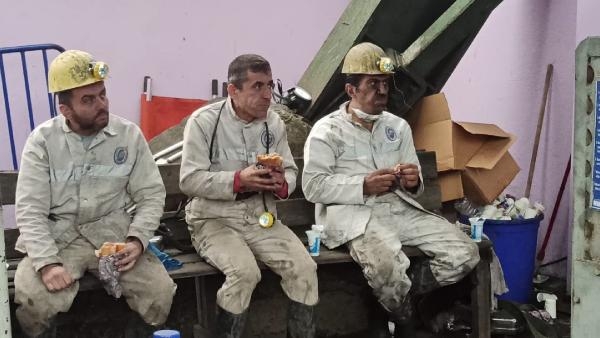 Madendeki yangını söndürme çalışmalarına katılan işçi: Bizim kaderimiz yer altındaymış 