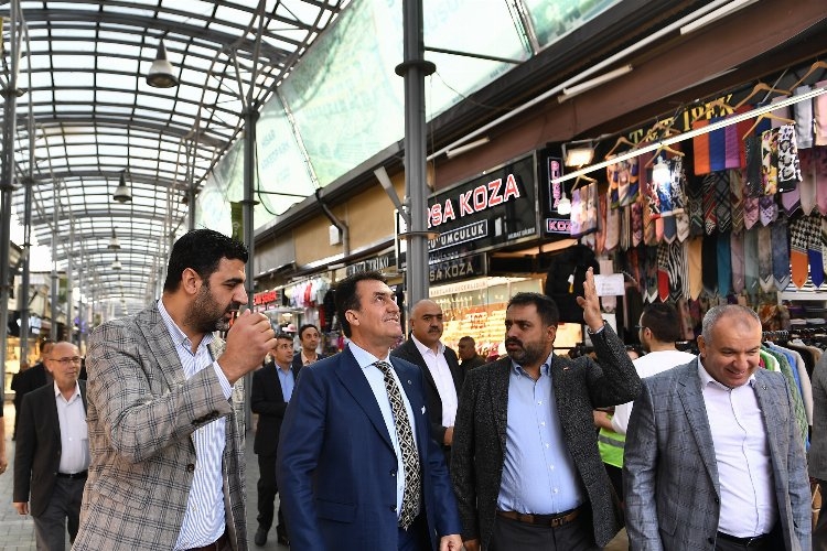 Bursa'da Uzun Çarşı’nın çatısının yanları kapatıldı