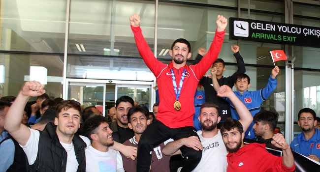 Kerem Kamal coşkuyla karşılandı