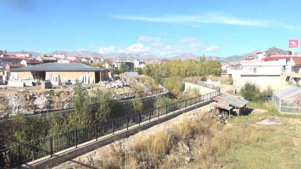  Yatağında ağaçların yetiştiği derede 'taşkın' riski