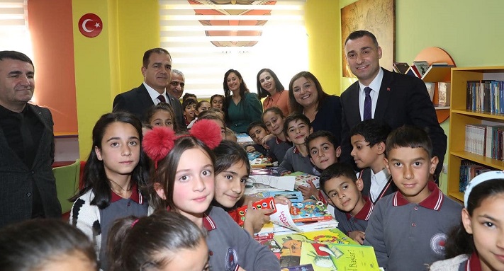  ‘’Bir Okul Bin Kitap’ ’Projesi Hayatta