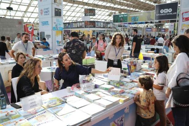Antalya Kitap Fuarı'nın 5'inci gününde ziyaretçi rekoru