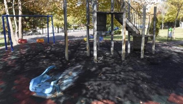 Eskişehir'de çocuk parkındaki oyuncaklar yakıldı