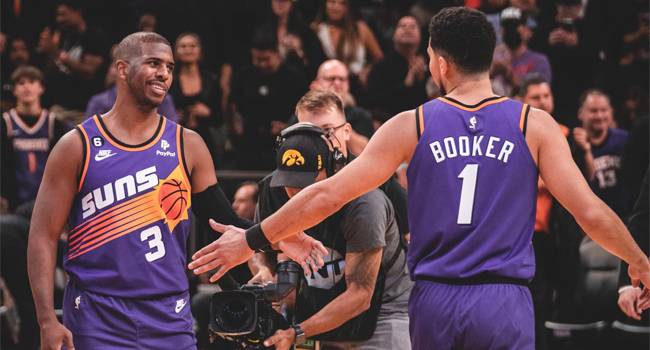 Suns, son şampiyon Warriors'u farklı geçti