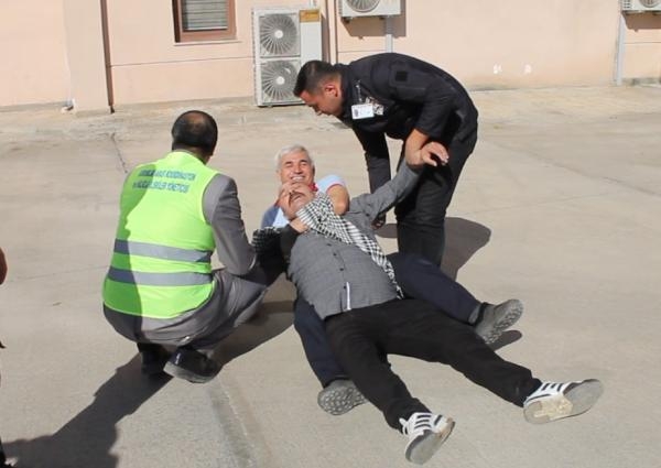 Zile Devlet Hastanesi'nde afet tatbikatı gerçekleştirildi