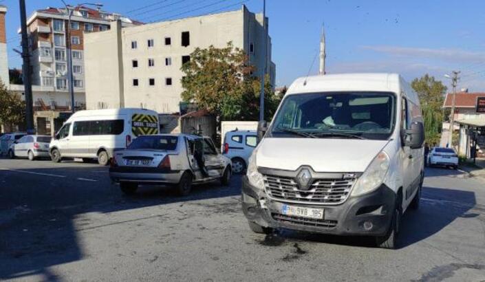 Çerkezköy'de minibüs ile otomobil çarpıştı; 5 yaralı