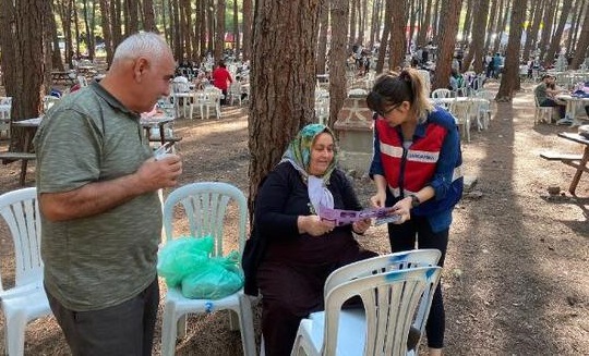 Jandarma ekipleri mesire alanında KADES’i tanıttı