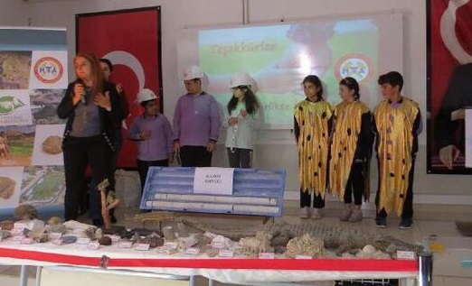 MTA'nın Gezici Müzesi Divriği'de öğrencilerle buluştu