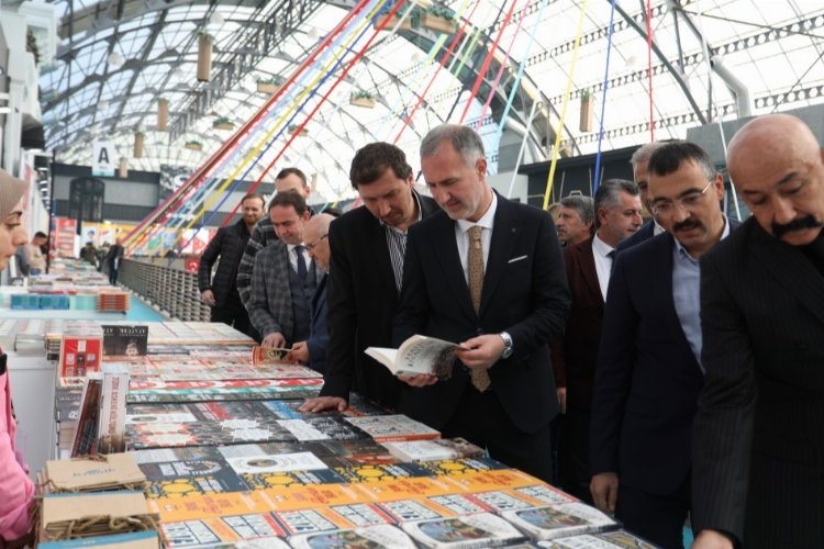 Bursa İnegöl'de 1 milyon kitap okuyucuyla buluştu