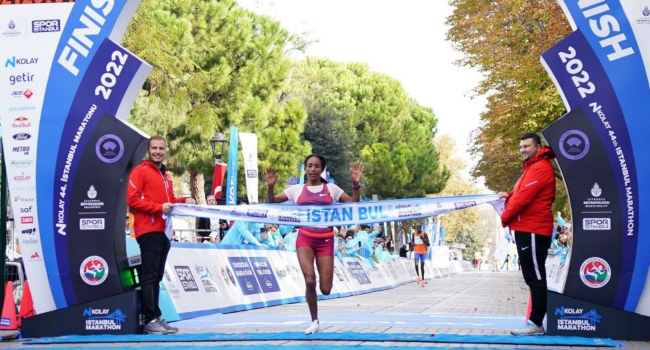 İstanbul Maratonu'nu kadınlarda Sechale Dalasa kazandı