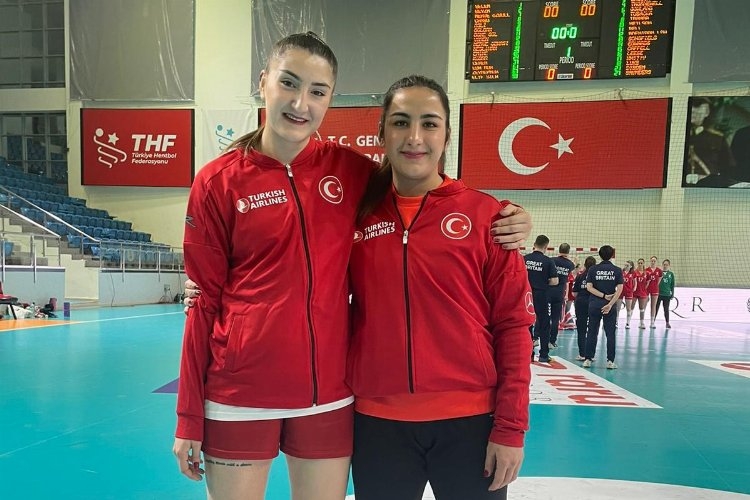 İkiz kardeşler 'milli' forma giydi