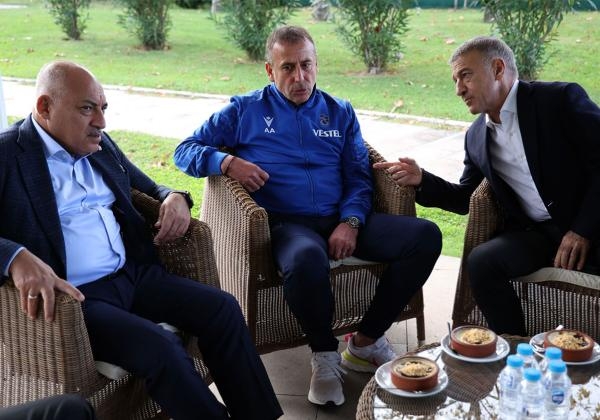 TFF Başkanı Büyükekşi, Trabzonspor'un tesislerini gezdi
