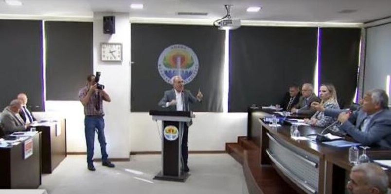 Mecliste, 'Türk bayrağı' gerginliği