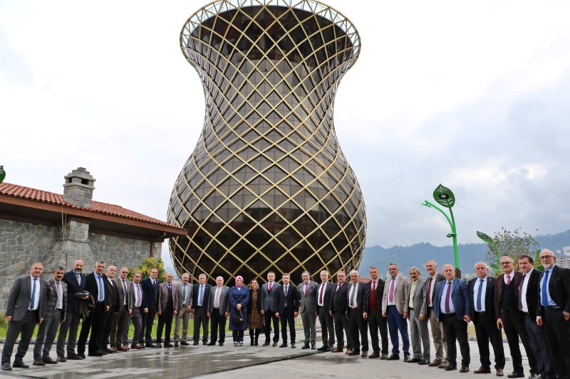 Rize İl Genel Meclisi Çay Çarşısında Toplandı