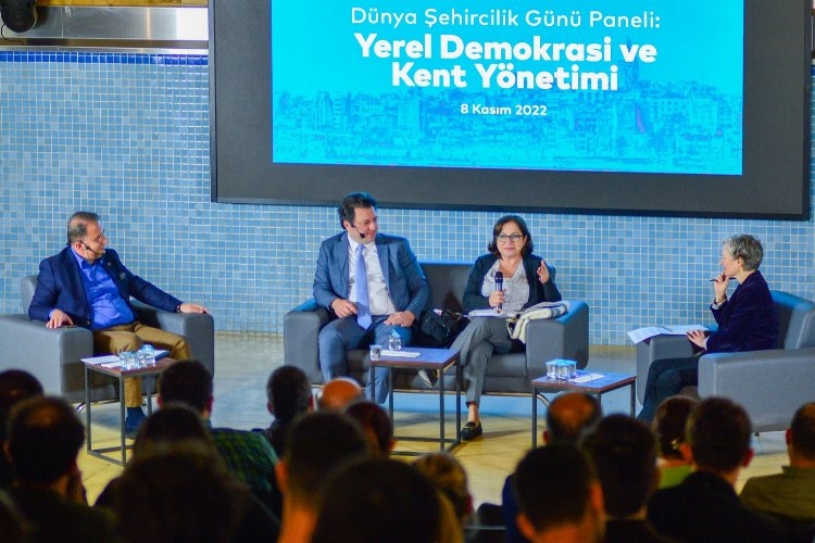 İstanbul'da yerel demokrasi ve kent yönetimi konuşuldu