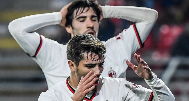 Milan zirve yarışında yara aldı