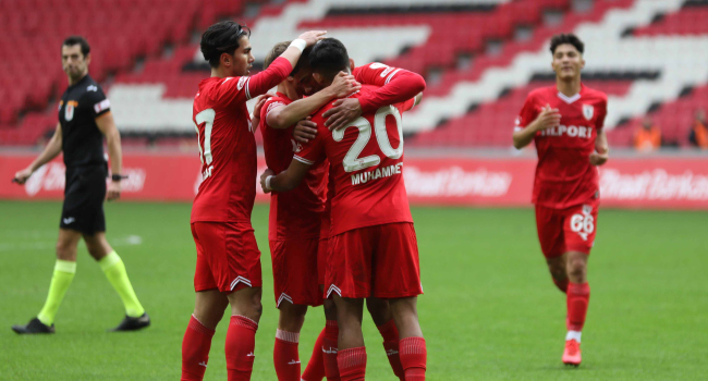 Samsunspor tur biletini 4 golle kaptı