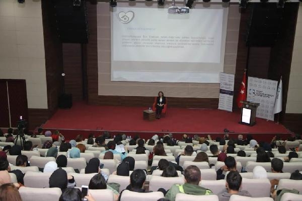 Üniversite öğrencilerine 'Uyum ve Denge' konferansı