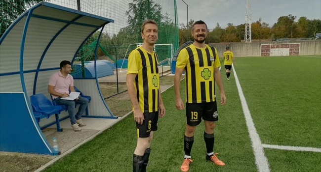 İmam ve papazın arkadaşlıkları yeşil sahaya taşındı