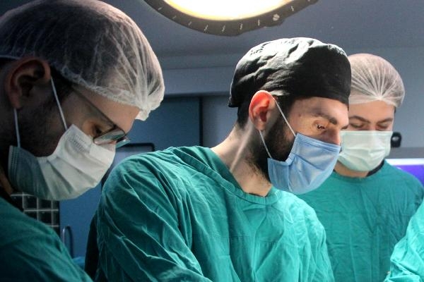 Yüksekten düşüp yaralandı, operasyonla yeniden yürümeye başladı