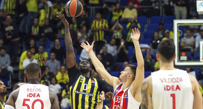 Haftanın oyuncuları Motley ve James