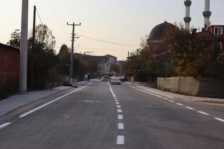 Kocaeli İzmit'te asfalt yollar çizgilere kavuştu