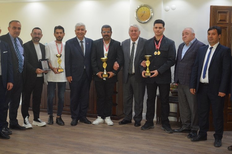İzmirli berberlerin büyük başarısı