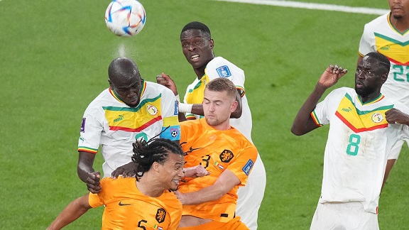Hollanda iki golle kazandı