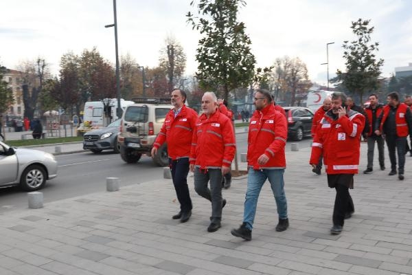 Kızılay, Düzce’deki depremin ardından bölgede çalışmalara başladı 